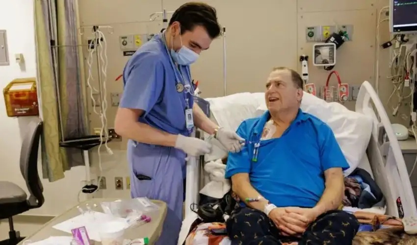 Un hombre pasó 271 días con un riñón de cerdo y sin diálisis